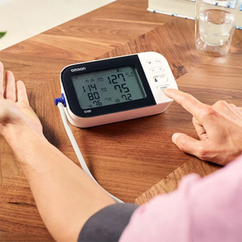 OMRON M7 AUTOMATIC UPPER ARM BLOOD PRESSURE MONITOR